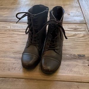 Steve Madden girls boots in size 3